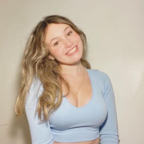 Meet your Posher, Leah - Picture 1 of 1